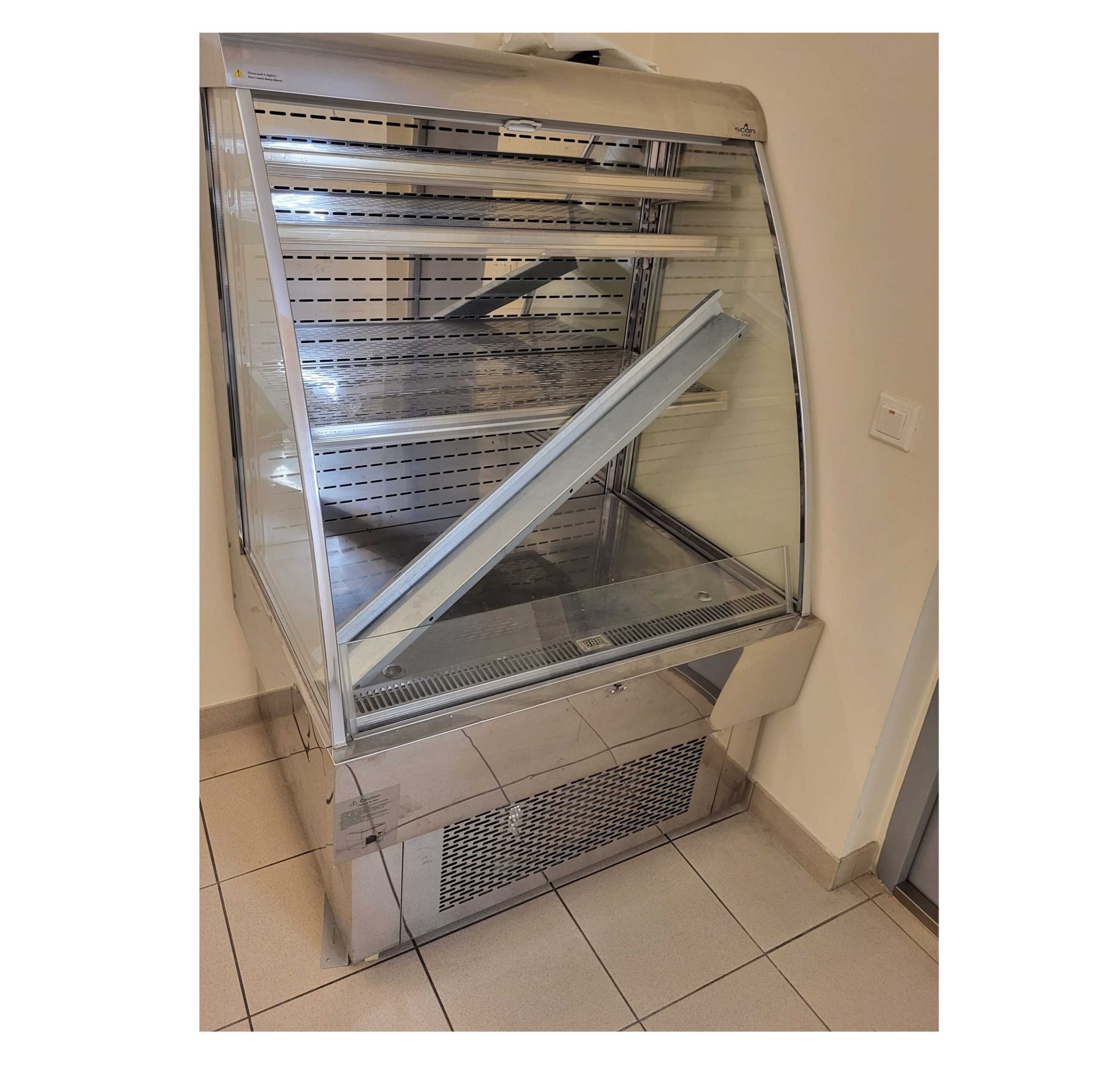 Vitriin eest avatud OFC380