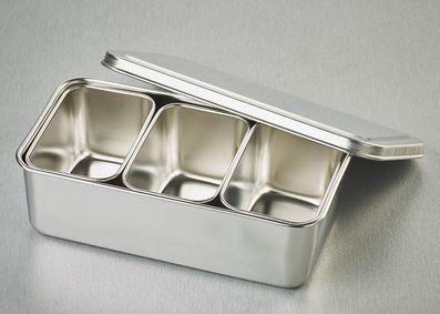 3 nelinurkset väikest koostisosade anumat koos aluse ja kaanega